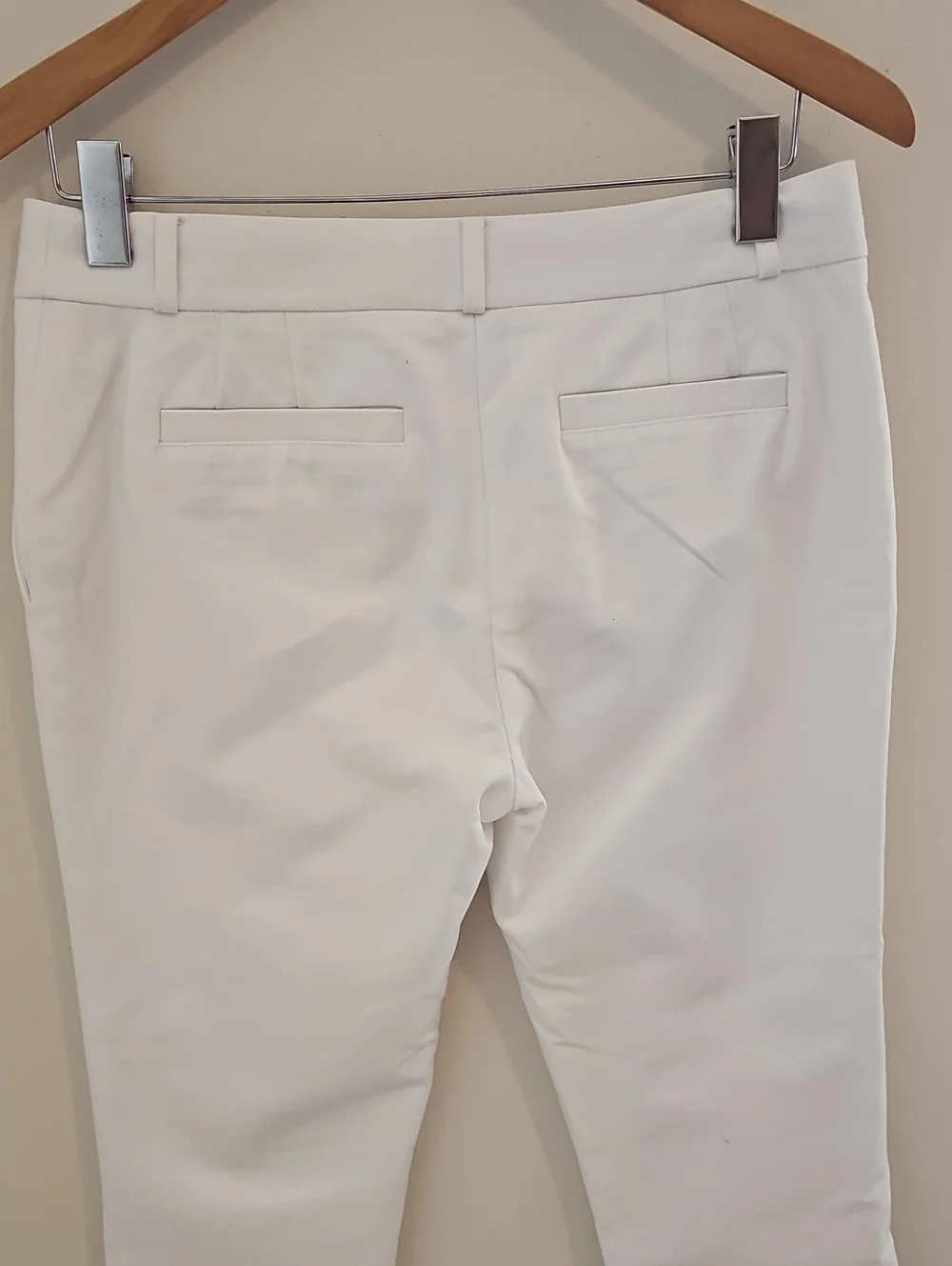 kate spade White Pants with Gold Accent, ‎ Bows At Ankle. Size 4